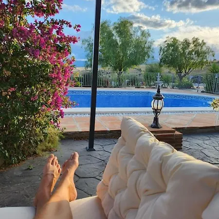 Bed & Breakfast Mika Álora